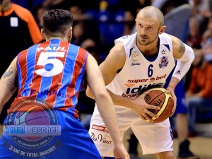 Levente Szijarto in duel cu Mihai Paul (Steaua Bucuresti)