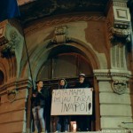 Protestatarii s-au urcat pe cladirea Universitatii