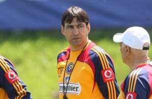 Victor Piturca pe vremea cand era selectionerul Romaniei.